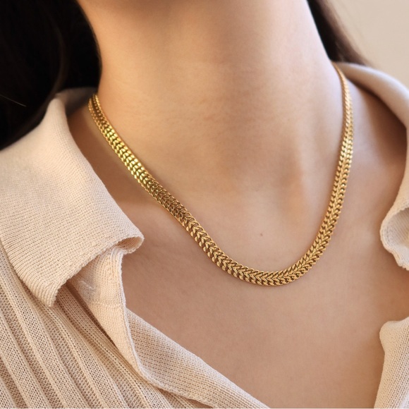 Waterproof gold plated double chain necklace - Picture 3 of 5
